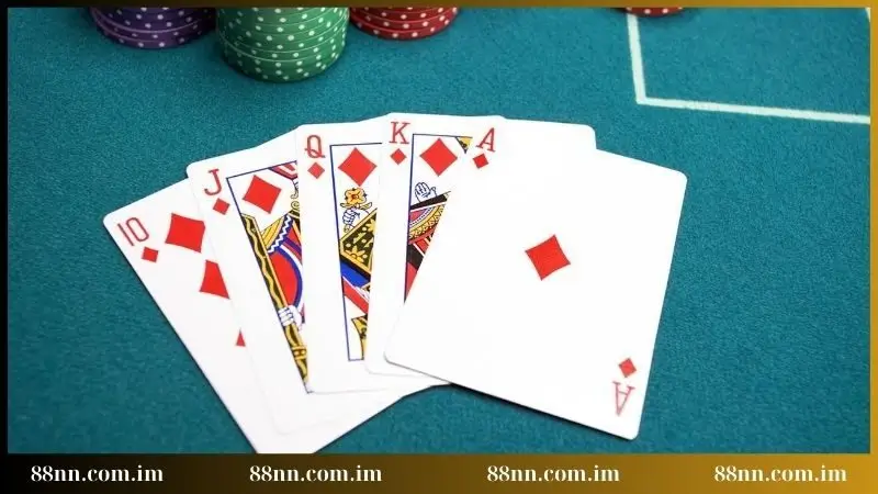 So sánh Poker 5 lá và phiên bản cổ điển